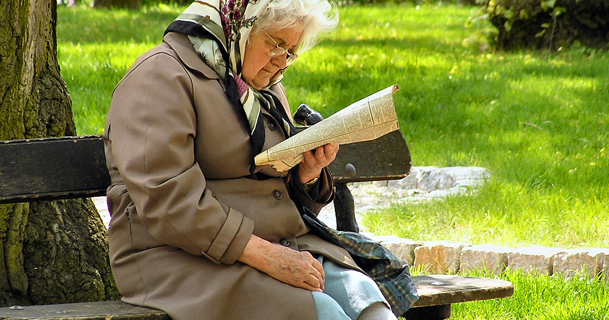 Бабушка можно у тебя пожить рассказ 125. Бабушка в храме. Пожилок. РТ бабушки подруги. Женщина из деревни идет по городу с тяжелыми сумками.